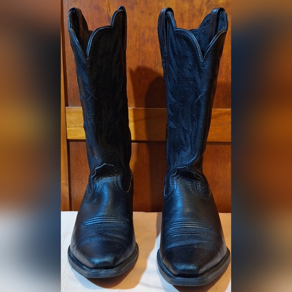 Twisted X Shoes - TWISTED X Leather cowboy boots.  Black with black stitching. Size 7 1/2
